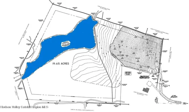 a view of a very nice looking building