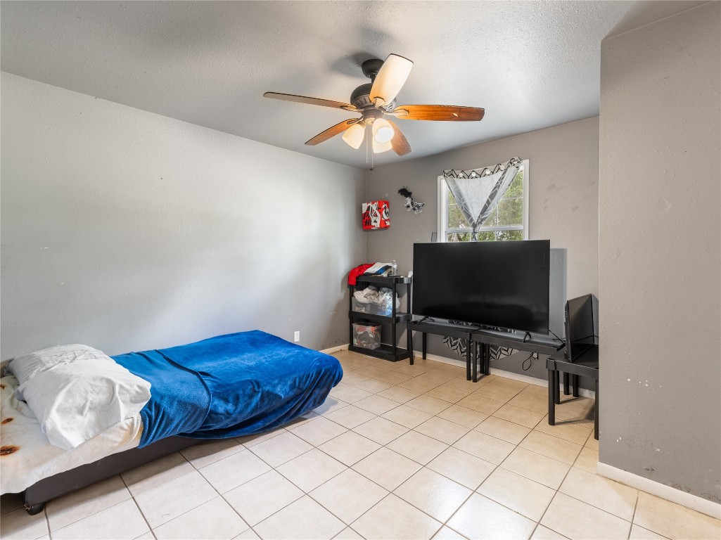 496 James Street Clute, TX 77531 - Photo 25 of 45 a living room with furniture and a flat screen tv