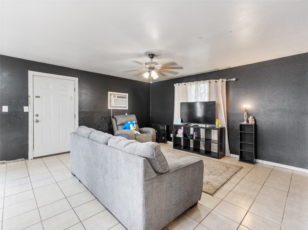 496 James Street Clute, TX 77531 - Photo 28 of 45 a living room with furniture and a flat screen tv