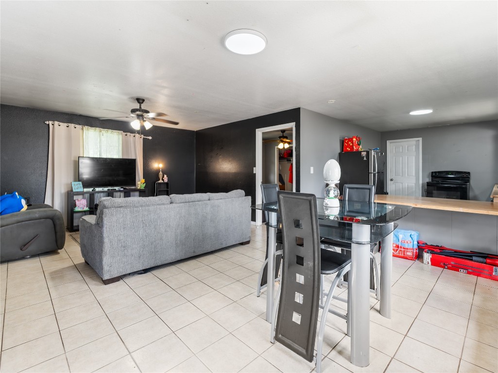 496 James Street Clute, TX 77531 - Photo 29 of 45 a living room with furniture and a flat screen tv
