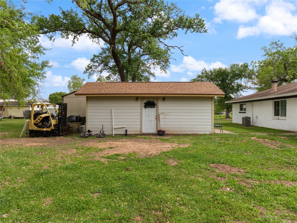 496 James Street Clute, TX 77531 - Photo 43 of 45 a view of a backyard of the house
