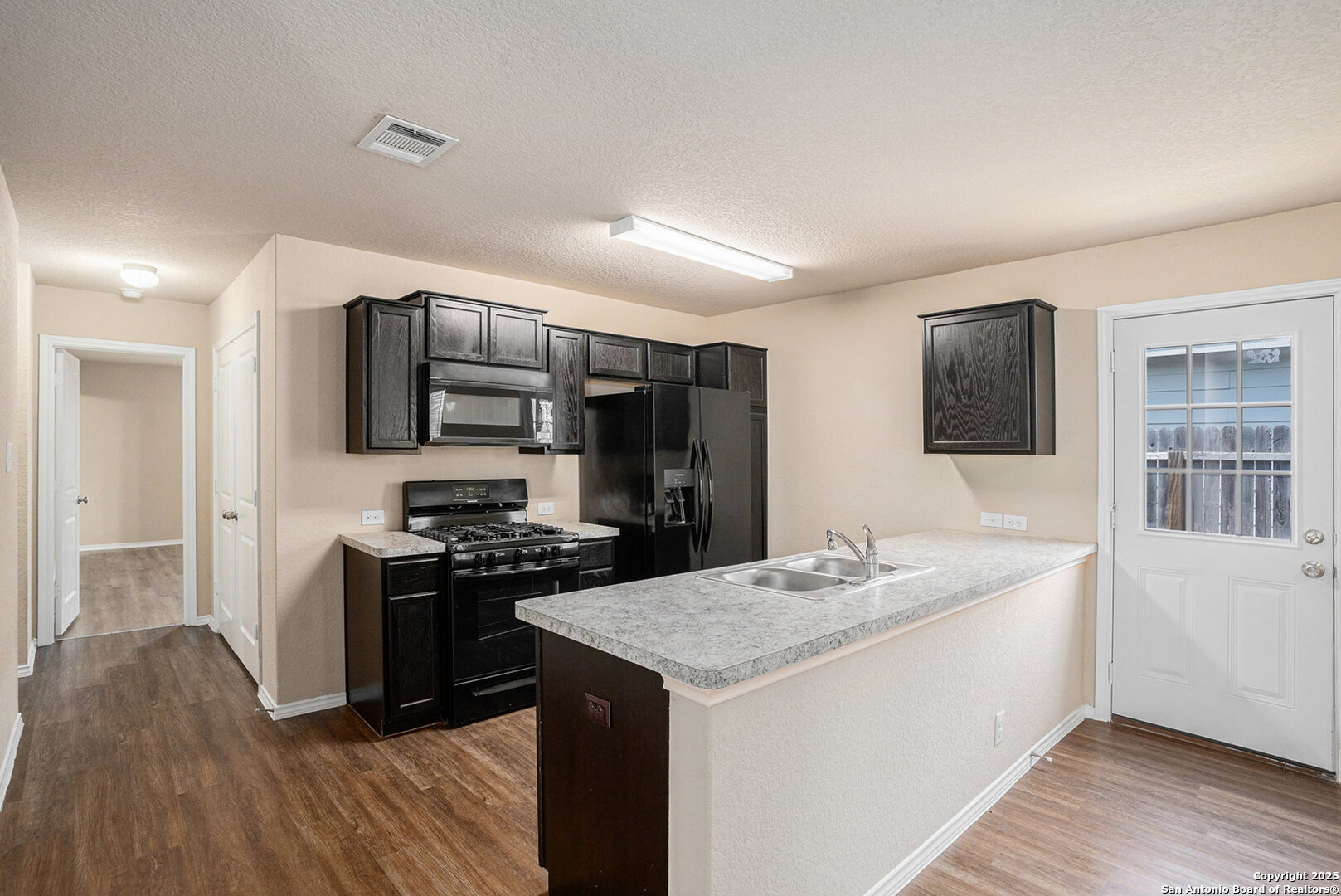 7406 Snapdragon Court Converse, TX 78109 - Photo 4 of 15