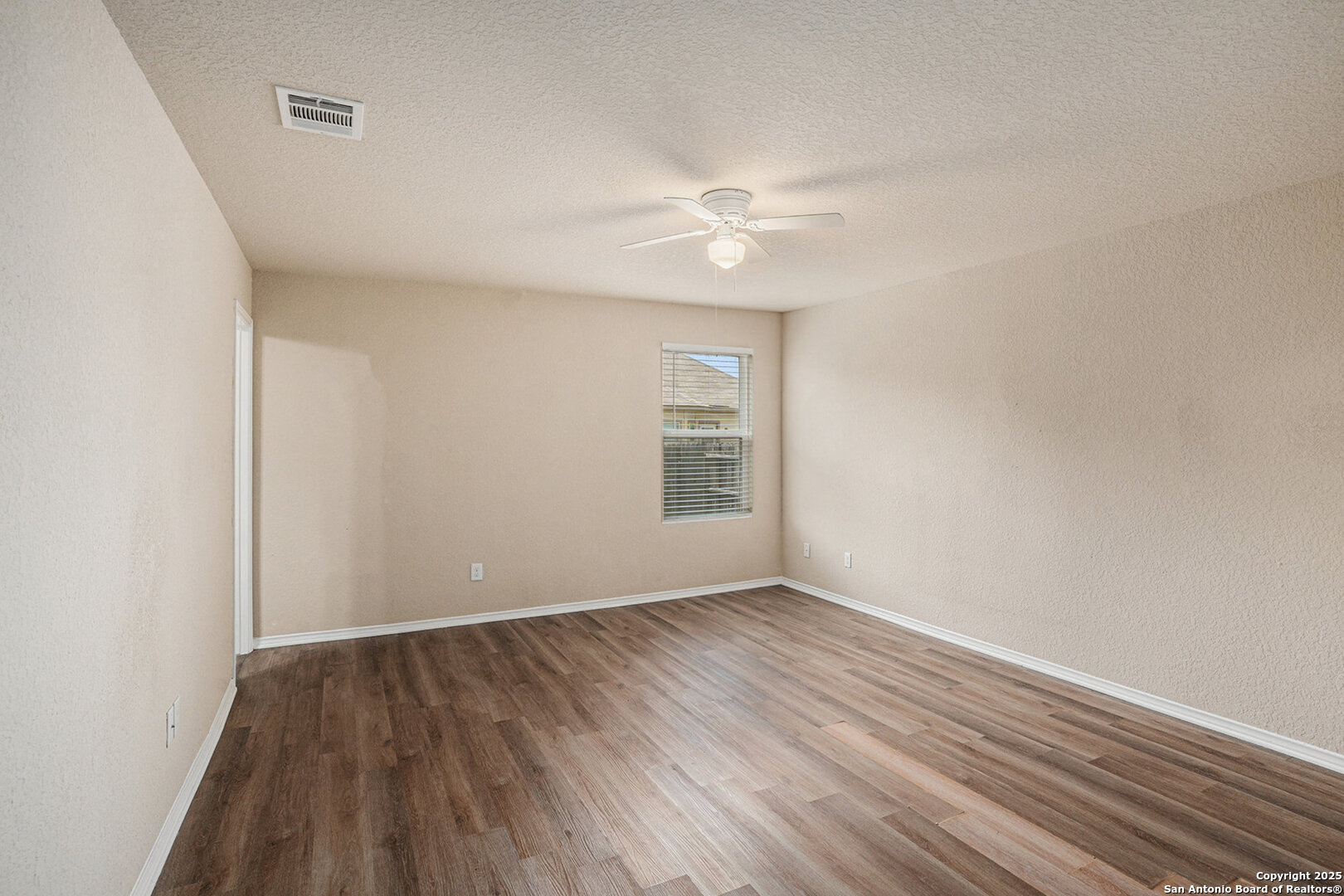 7406 Snapdragon Court Converse, TX 78109 - Photo 8 of 15