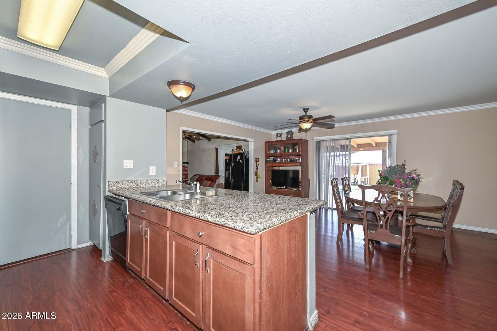 3630 North 86th Avenue Phoenix, AZ 85037 - Photo 12 of 42 Kitchen-Breakfast Room