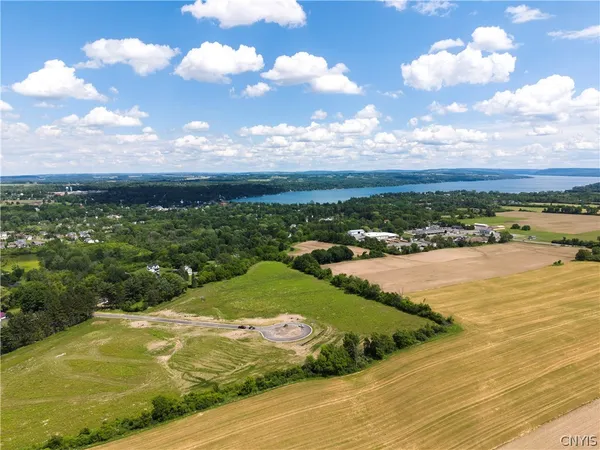 $299,900 | 5 Village Meadow Lane Street, Skaneateles, NY 13152