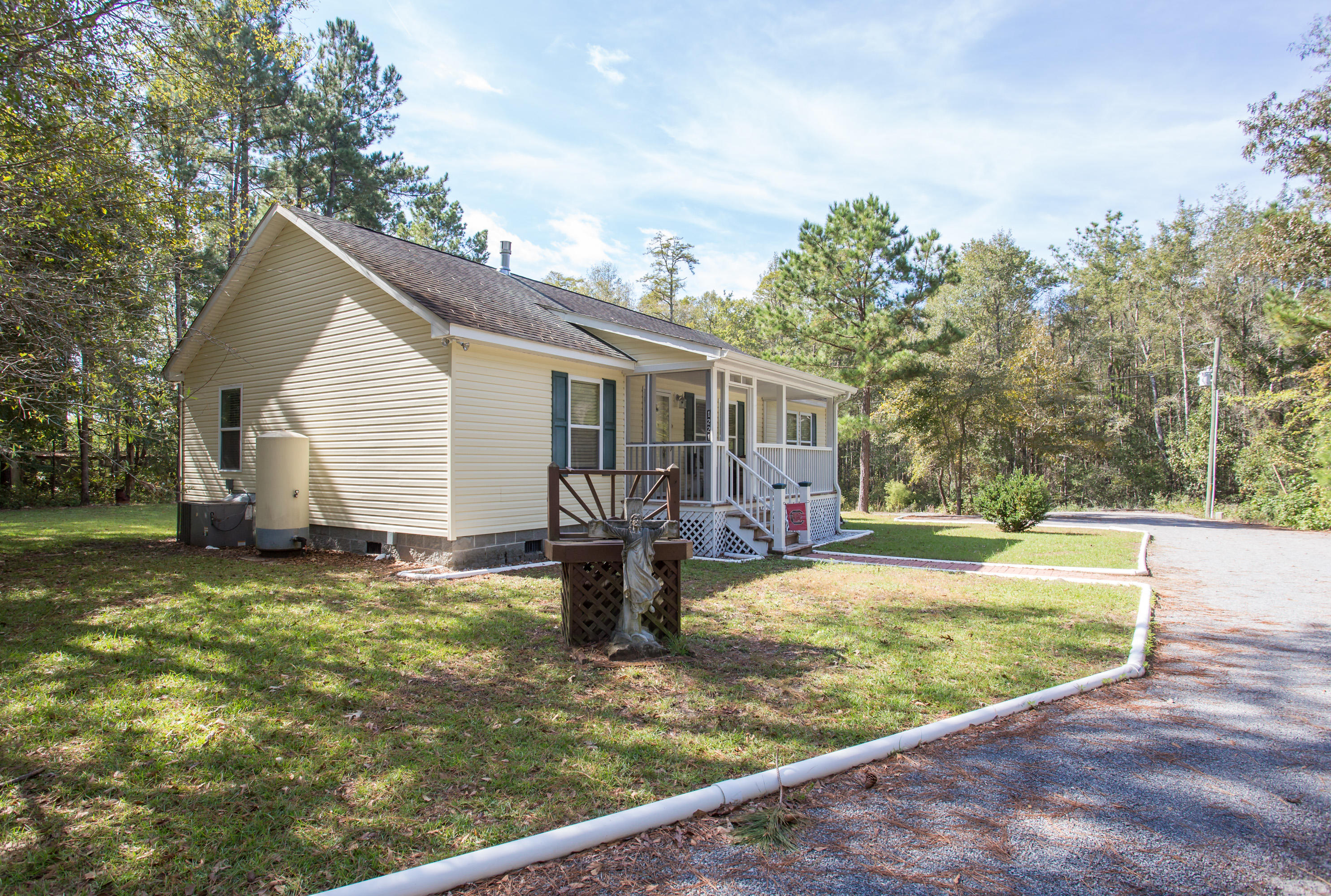 1221 Tuxbury Road Bonneau, SC 29431 - Photo 2 of 25 1122 Tuxbury Rd-3
