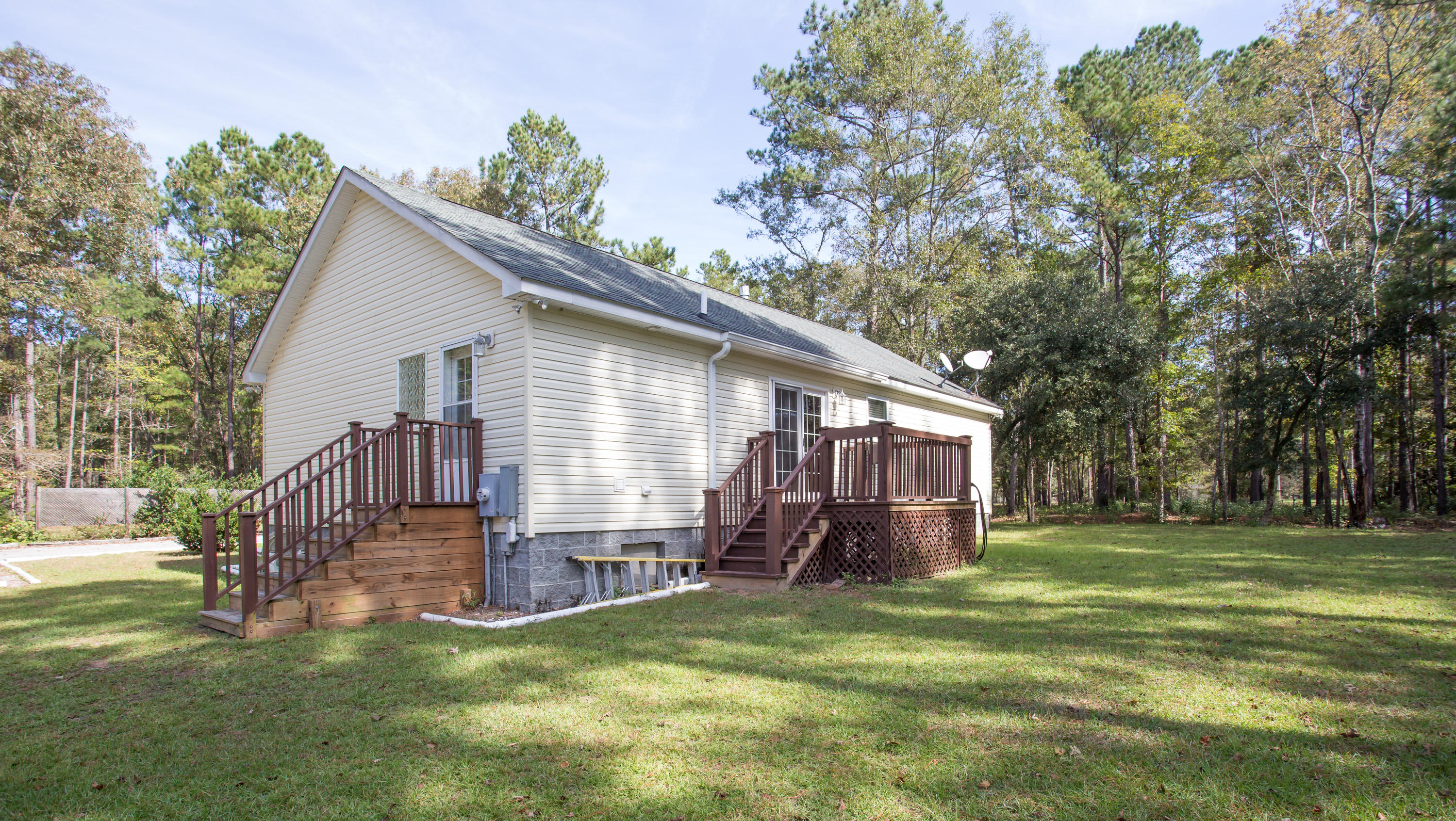 1221 Tuxbury Road Bonneau, SC 29431 - Photo 21 of 25 1122 Tuxbury Rd-21