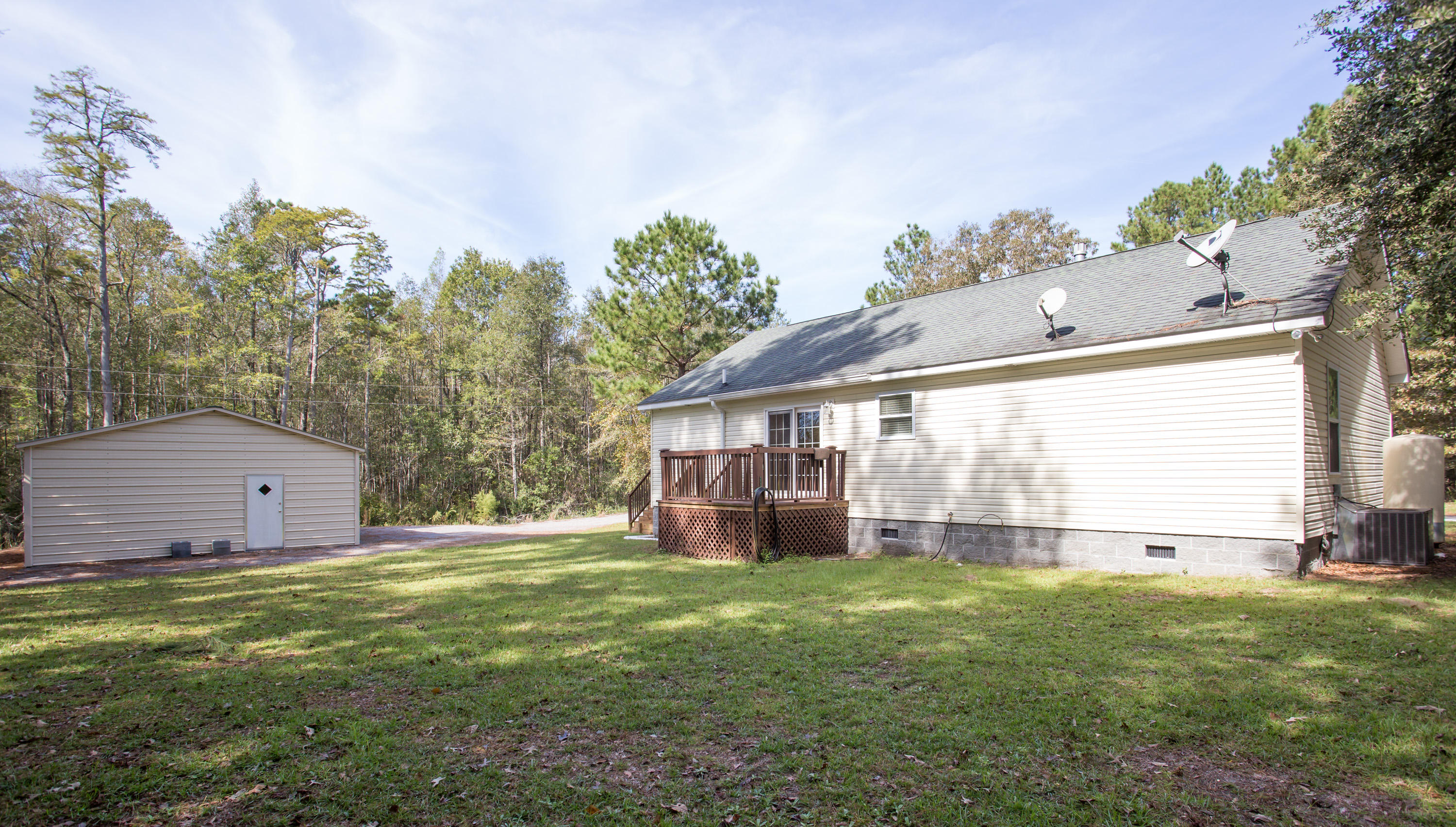 1221 Tuxbury Road Bonneau, SC 29431 - Photo 22 of 25 1122 Tuxbury Rd-22