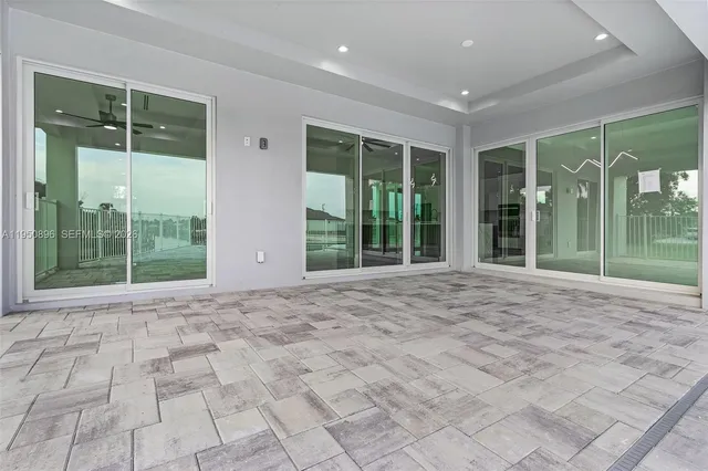 a view of a house with backyard