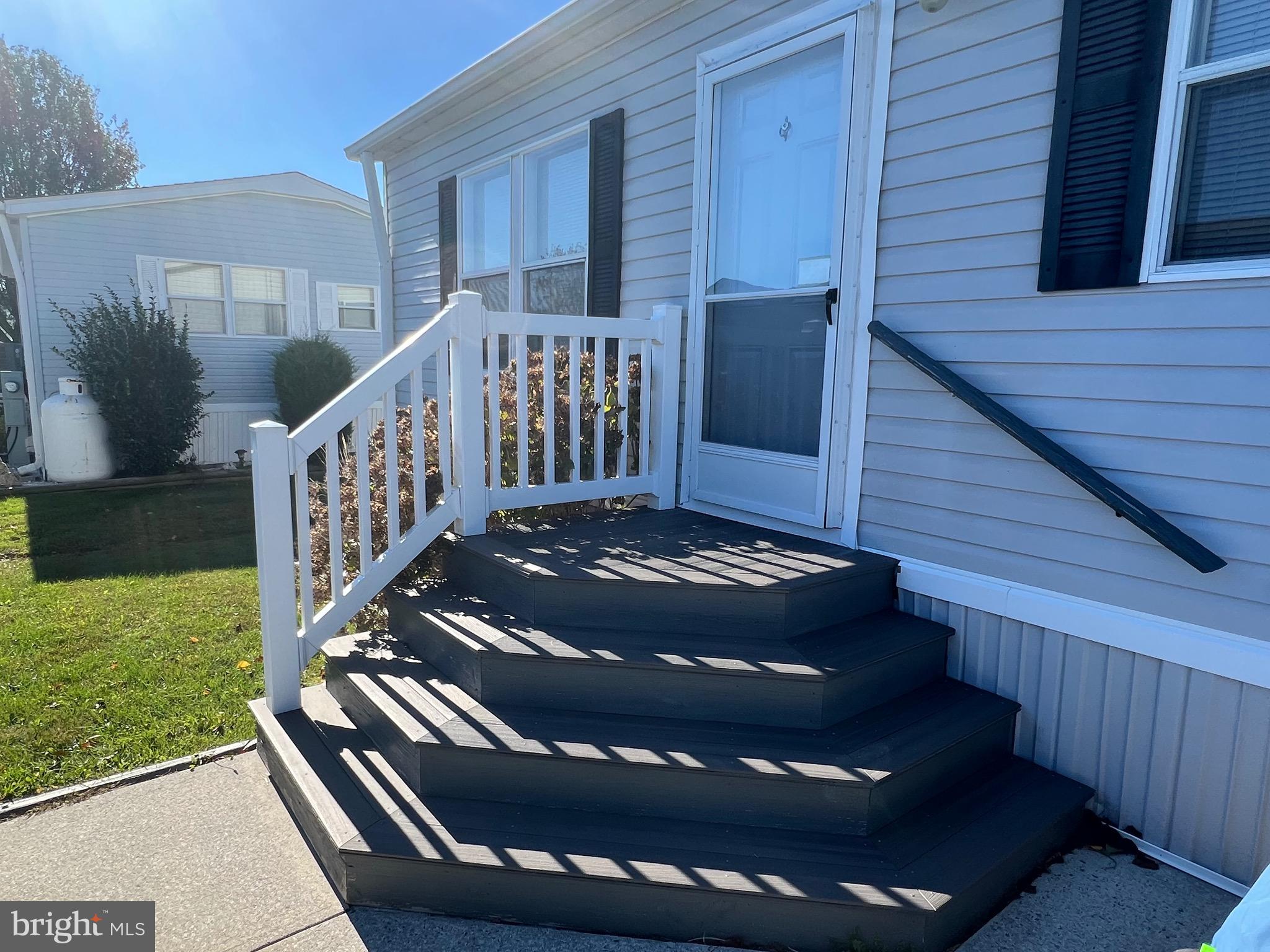12412 Windlass Way Berlin, MD 21811 - Photo 5 of 105 Composite Steps & Vinyl Railing