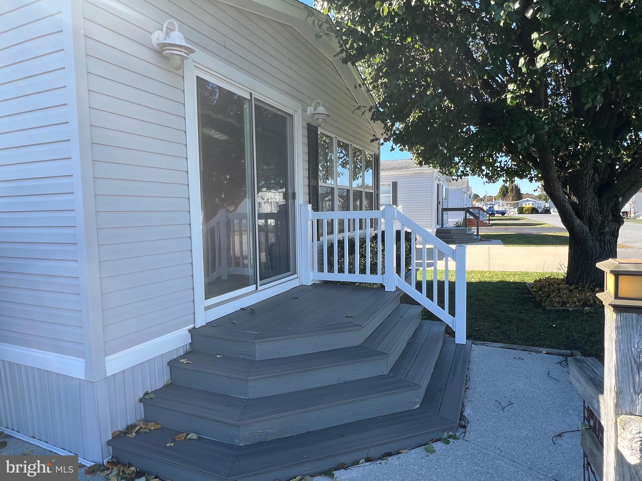 12412 Windlass Way Berlin, MD 21811 - Photo 6 of 105 Composite Steps & Vinyl Railing