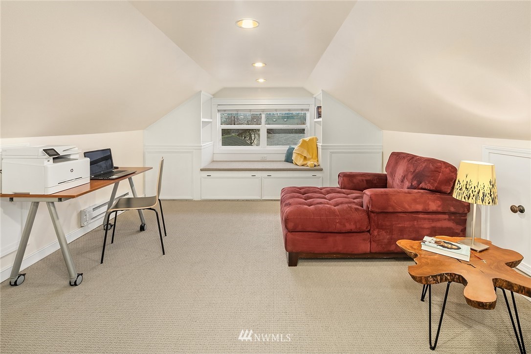 421 Williams Avenue North Renton, WA 98057 - Photo 18 of 22 a living room with furniture and a window