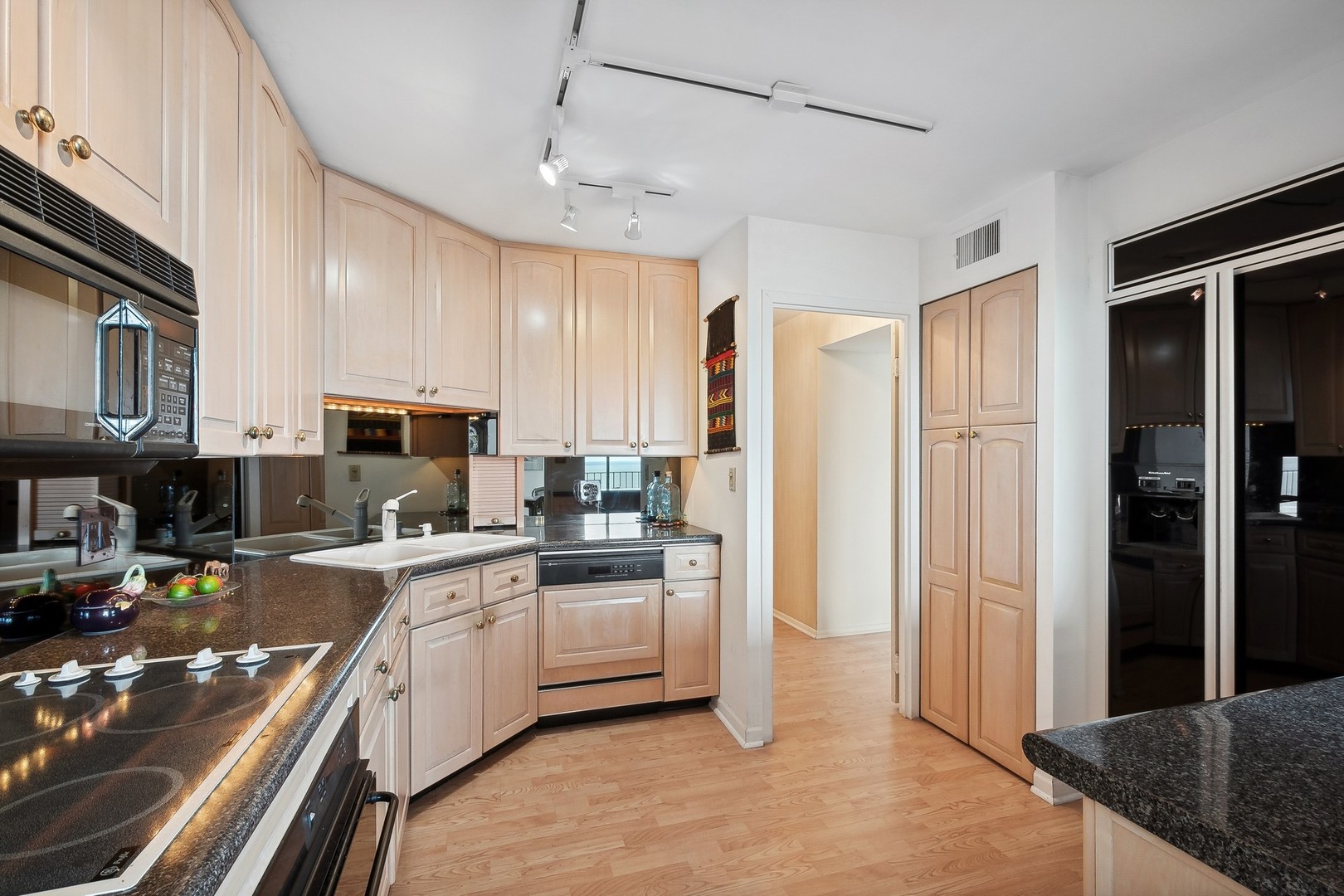 6033 North Sheridan Road, Unit 29B Chicago, IL 60660 - Photo 12 of 58