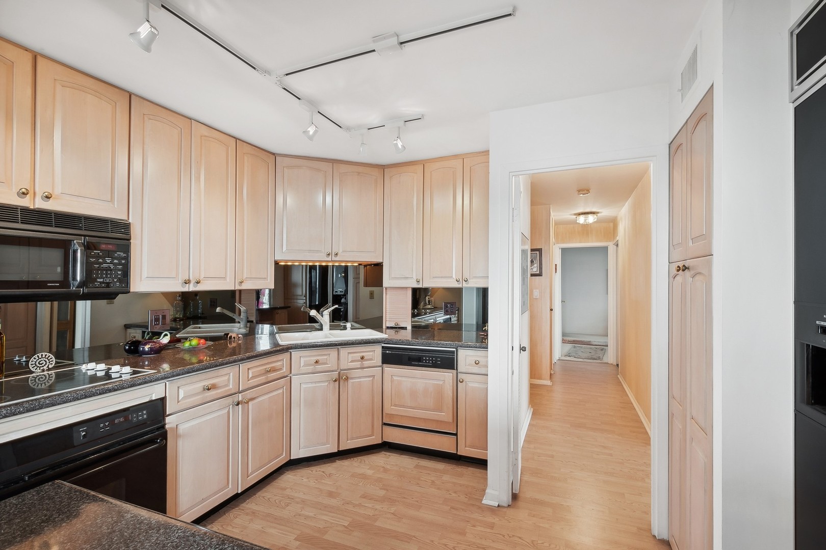 6033 North Sheridan Road, Unit 29B Chicago, IL 60660 - Photo 13 of 58