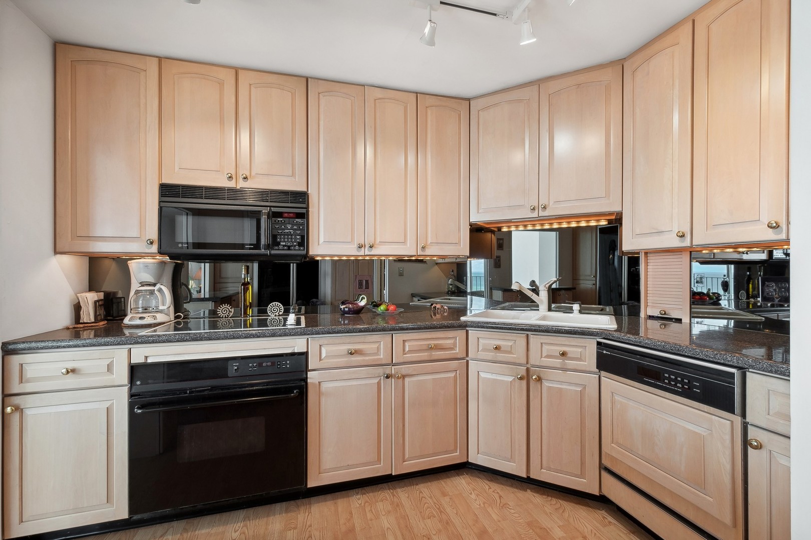 6033 North Sheridan Road, Unit 29B Chicago, IL 60660 - Photo 14 of 58