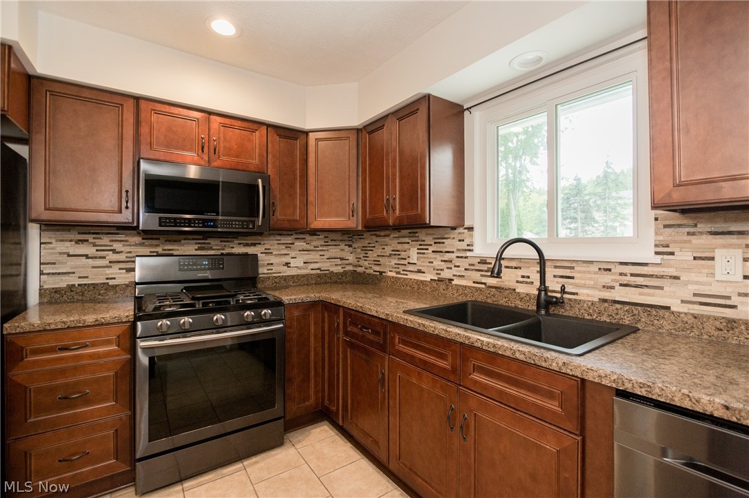 6174 Jaycox Road North Ridgeville, OH 44039 - Photo 13 of 25