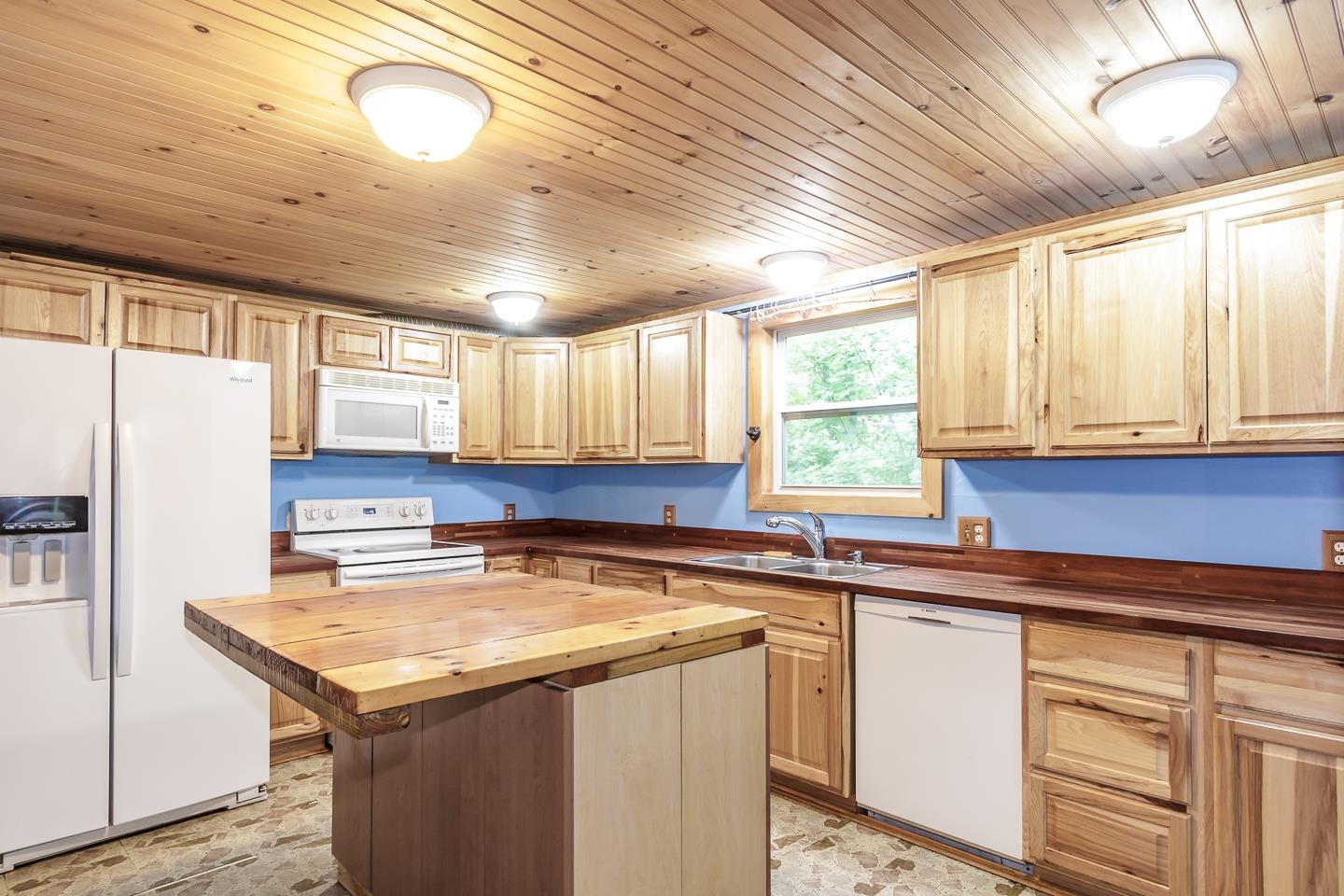 14 Emerald Drive Derry, NH 03038 - Photo 14 of 40