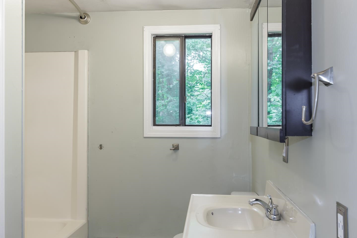 14 Emerald Drive Derry, NH 03038 - Photo 16 of 40