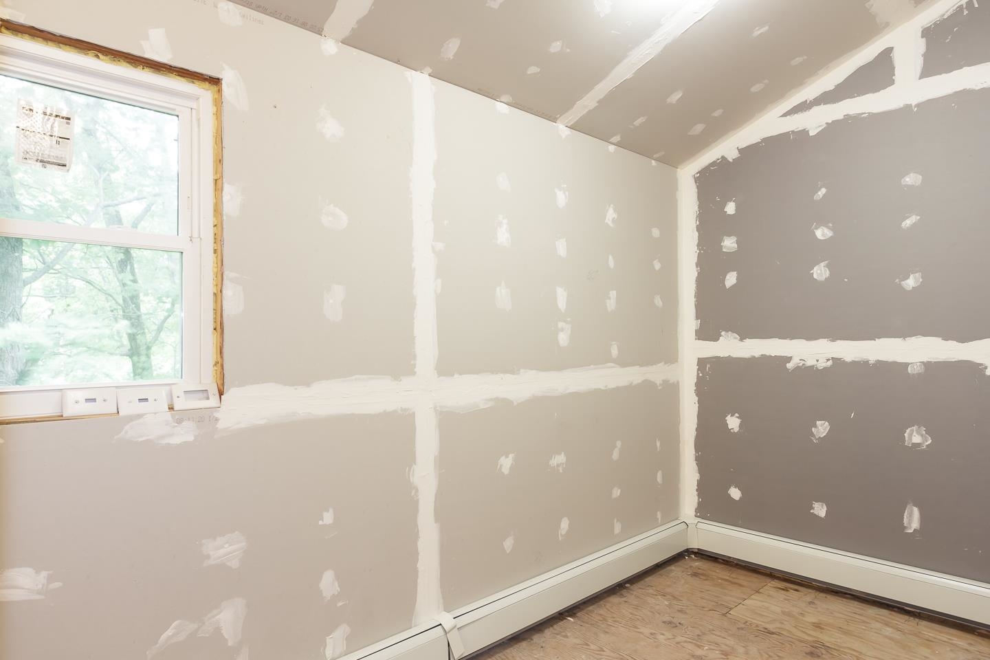 14 Emerald Drive Derry, NH 03038 - Photo 21 of 40