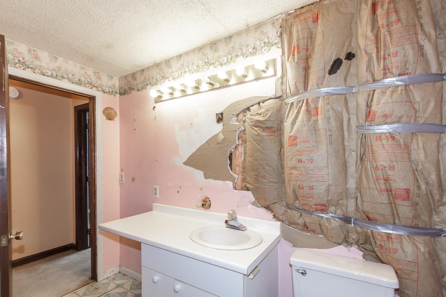 14 Emerald Drive Derry, NH 03038 - Photo 23 of 40