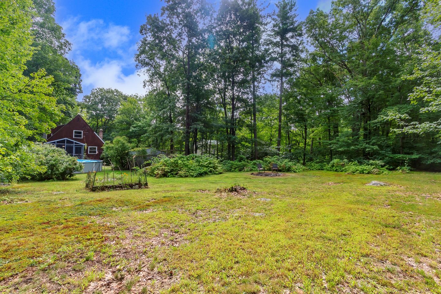 14 Emerald Drive Derry, NH 03038 - Photo 3 of 40