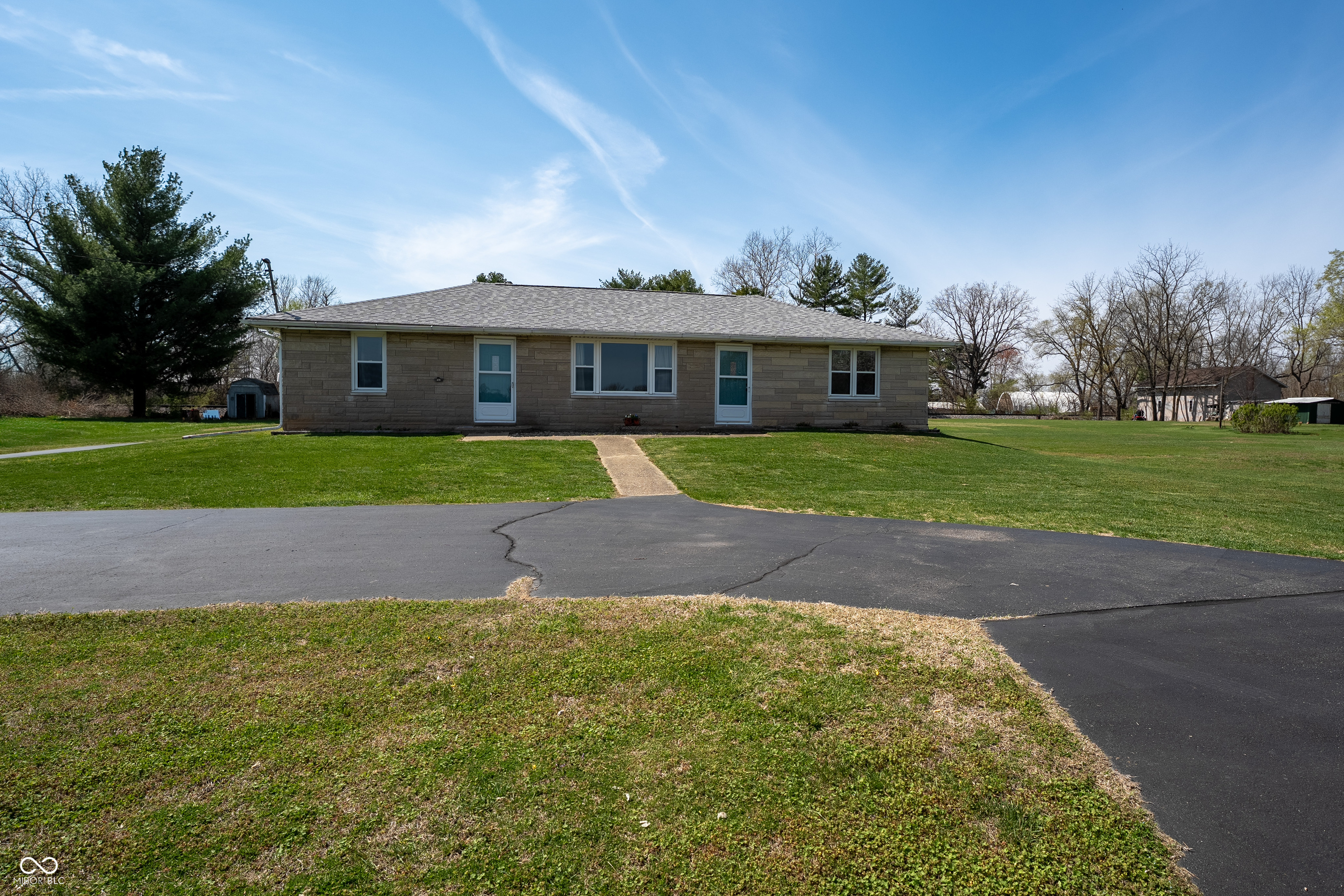 6954 South Jonesville Road Columbus, IN 47201 - Photo 2 of 34 Gallery Image 2