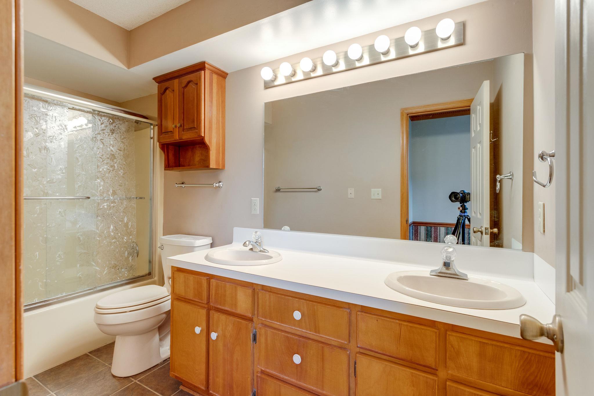 1819 Seavy Hight Road Columbia, TN 38401 - Photo 16 of 30 Master Bath with Shower/Tub combo, Double Vanity & Mirror with plenty of lighting.
