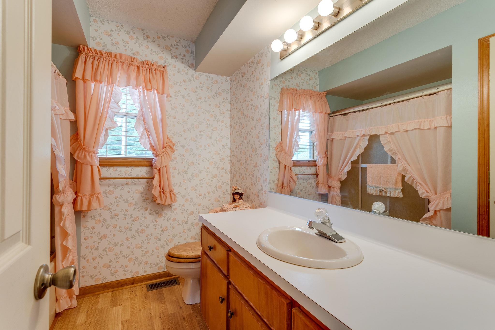 1819 Seavy Hight Road Columbia, TN 38401 - Photo 19 of 30 Full Bath with Hardwood Flooring.