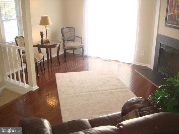 11940 Redtree Way Reston, VA 20194 - Photo 2 of 21 Living Room
