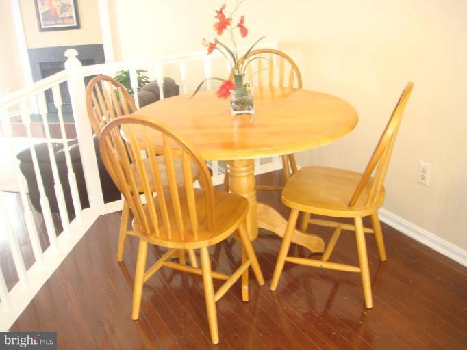 11940 Redtree Way Reston, VA 20194 - Photo 4 of 21 Dining Area