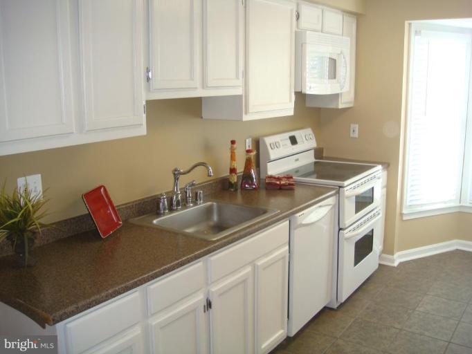11940 Redtree Way Reston, VA 20194 - Photo 6 of 21 Kitchen #2