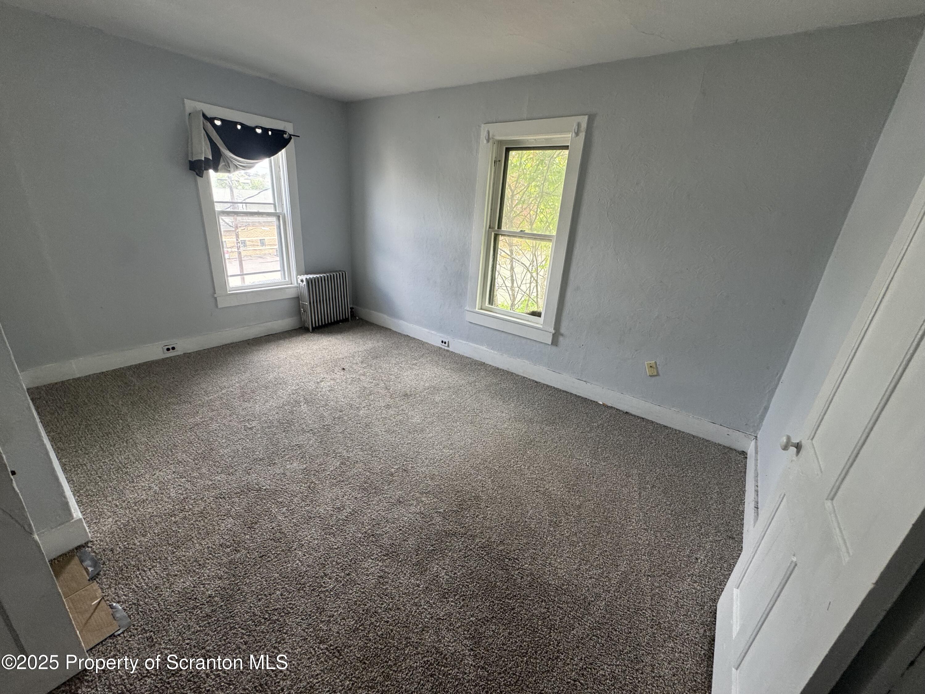 627 South Blakely Street Scranton, PA 18510 - Photo 5 of 13 an empty room with windows and mirror