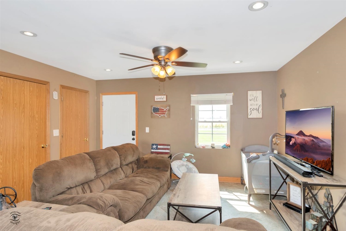 552 East Delite Inn Road Beecher, IL 60401 - Photo 3 of 24