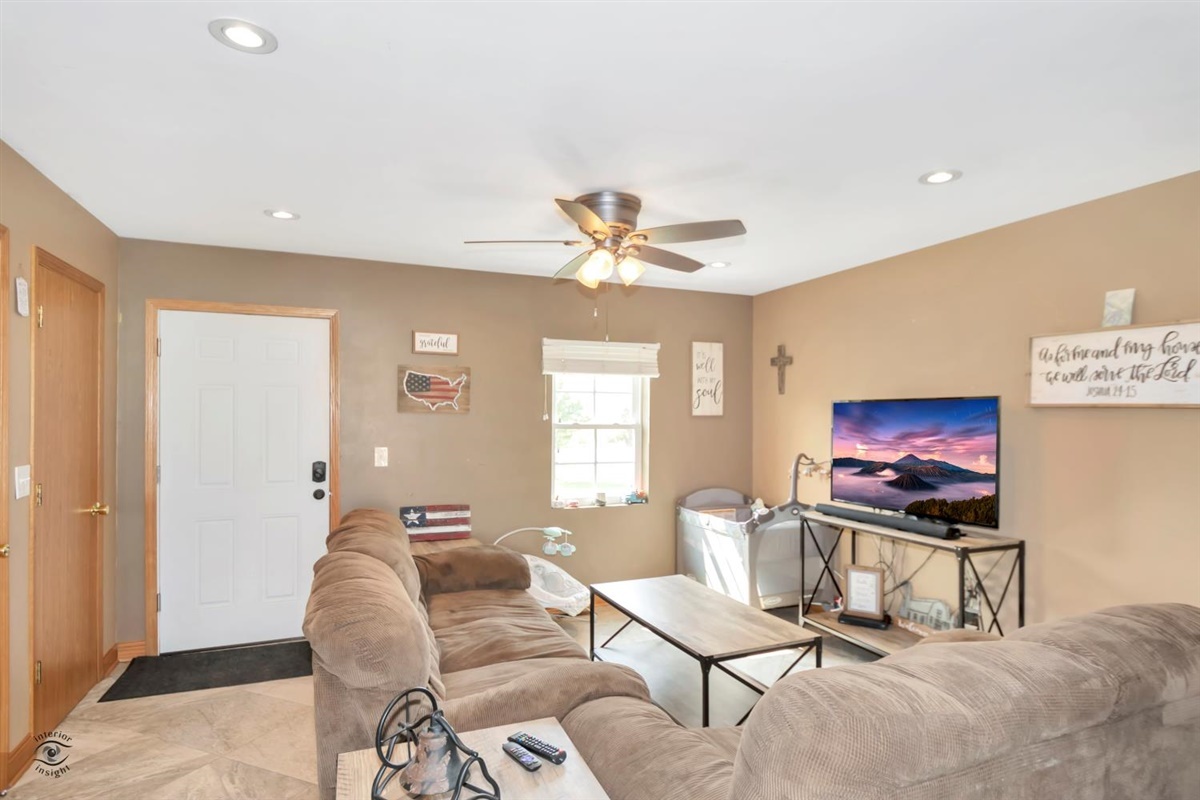 552 East Delite Inn Road Beecher, IL 60401 - Photo 4 of 24