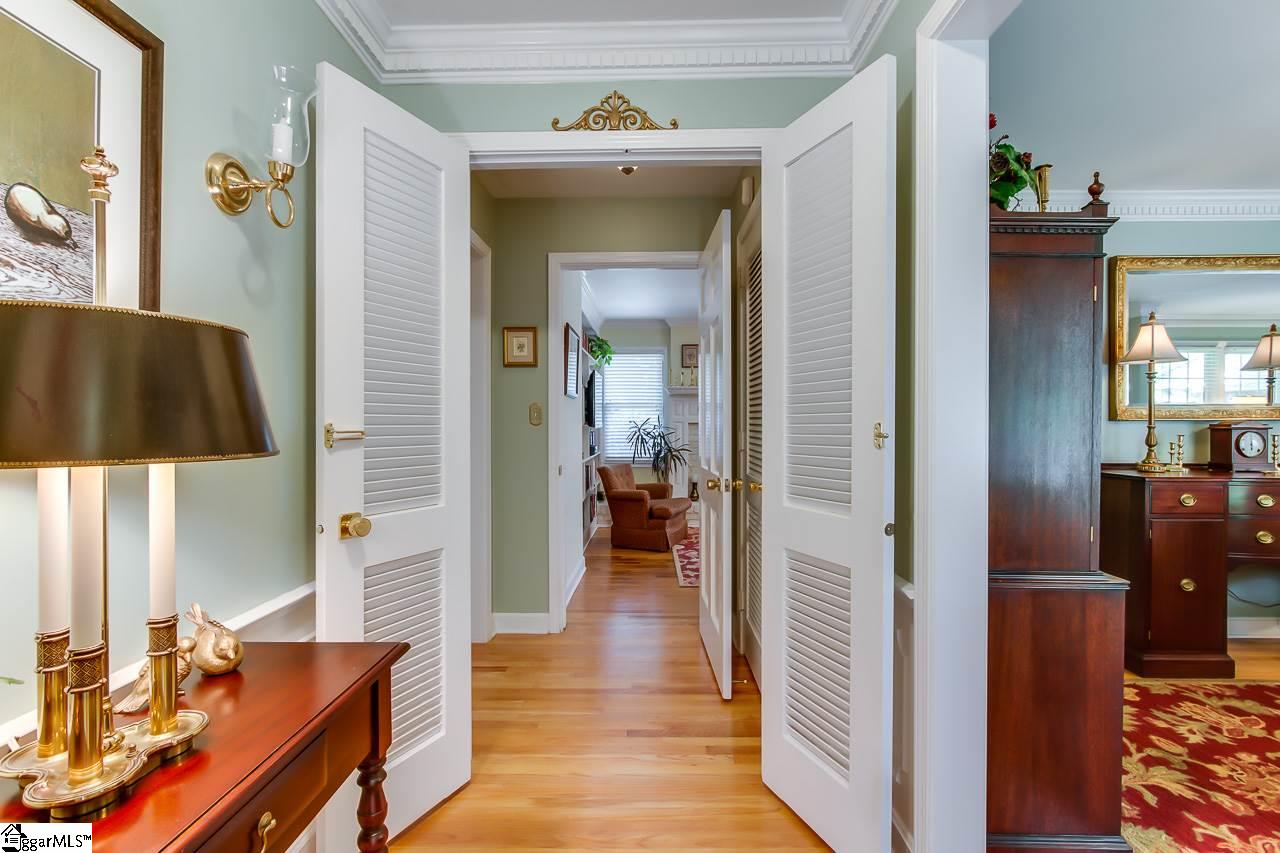 16 Rollingreen Road Greenville, SC 29615 - Photo 4 of 36 Gallery Image 4