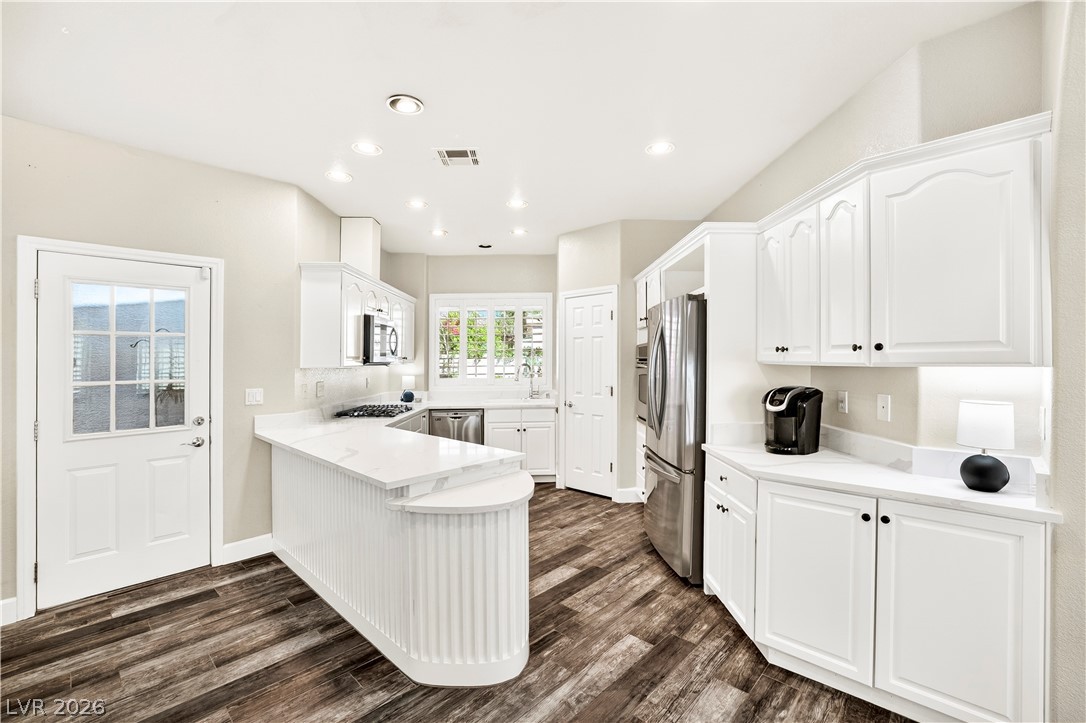 1135 Calico Ridge Drive Henderson, NV 89011 - Photo 20 of 86 Culinary aspirations come alive in this well-appointed kitchen, boasting ample counter space and contemporary appliances.