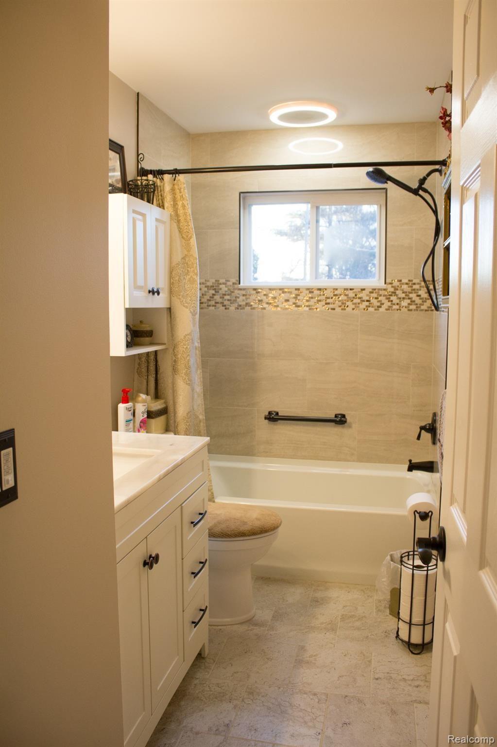 26055 Schoenherr Road Warren, MI 48089 - Photo 21 of 35 22.jpg