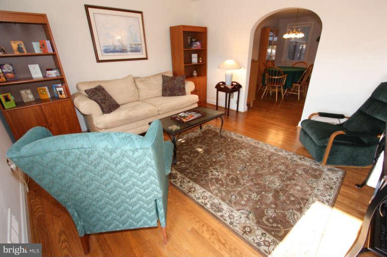 1622 Thetford Road Towson, MD 21286 - Photo 5 of 30 Living Room
