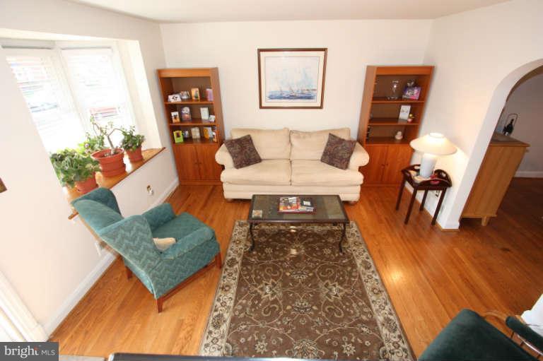 1622 Thetford Road Towson, MD 21286 - Photo 6 of 30 Living Room