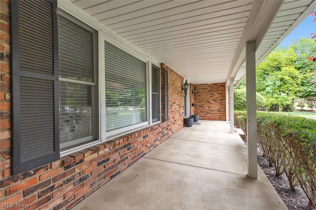 5045 Clubside Road Lyndhurst, OH 44124 - Photo 2 of 46 Gallery Image 2
