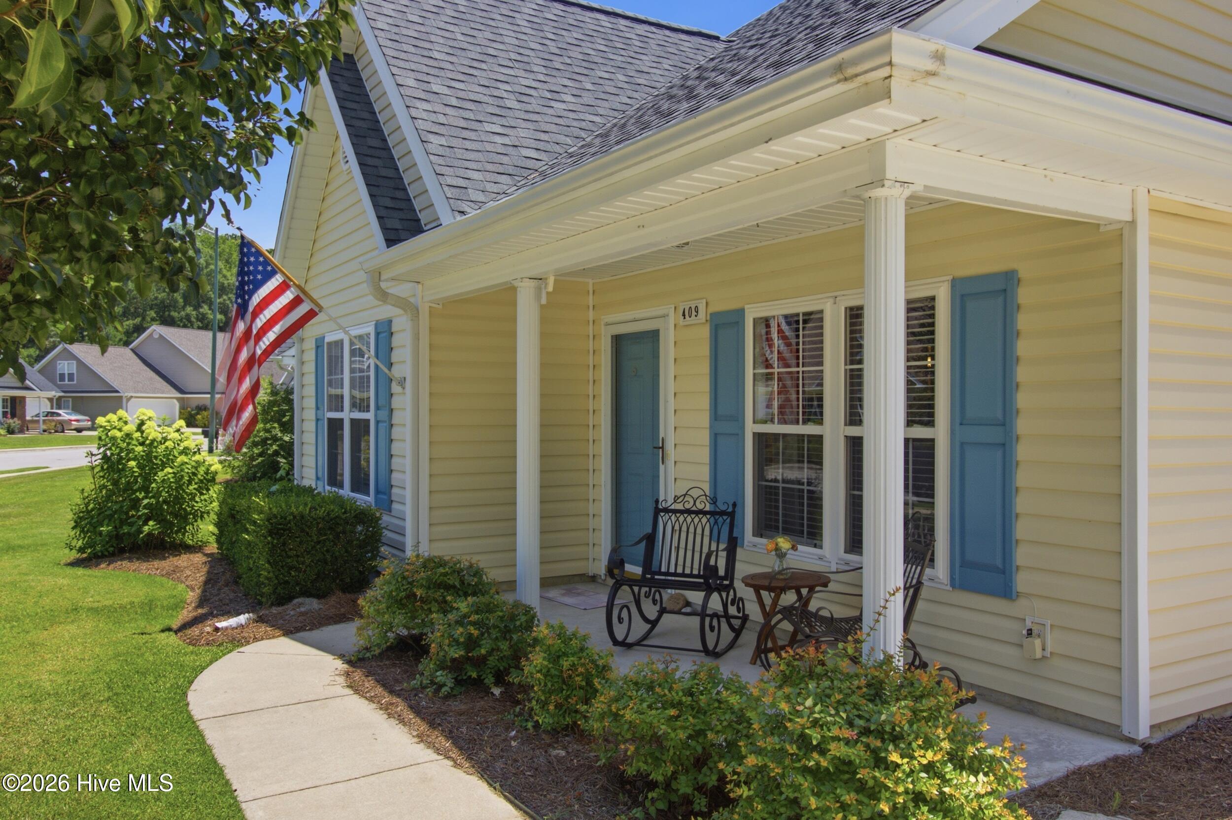 409 Neuchatel Road New Bern, NC 28562 - Photo 2 of 40