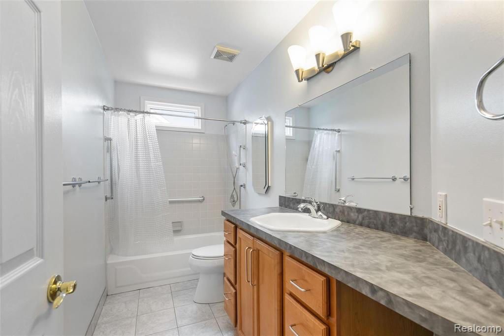 3327 Fairgrove Terrace Rochester Hills, MI 48309 - Photo 25 of 55