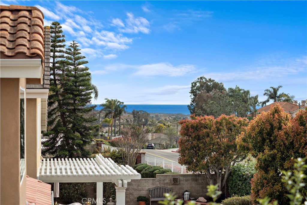 5 High Bluff Laguna Niguel, CA 92677 - Photo 28 of 64 a view of a large building