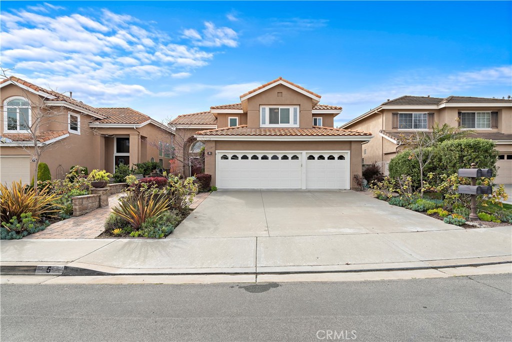 5 High Bluff Laguna Niguel, CA 92677 - Photo 54 of 64 a view of a house with a patio