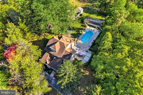 $699,000 | 267 West White Horse Pike, Berlin, NJ 08009