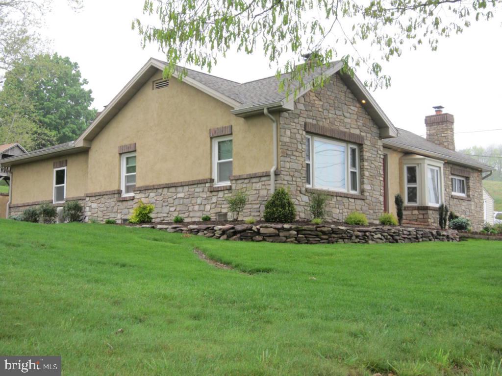190 Clearview Road Ephrata, PA 17522 - Photo 2 of 21