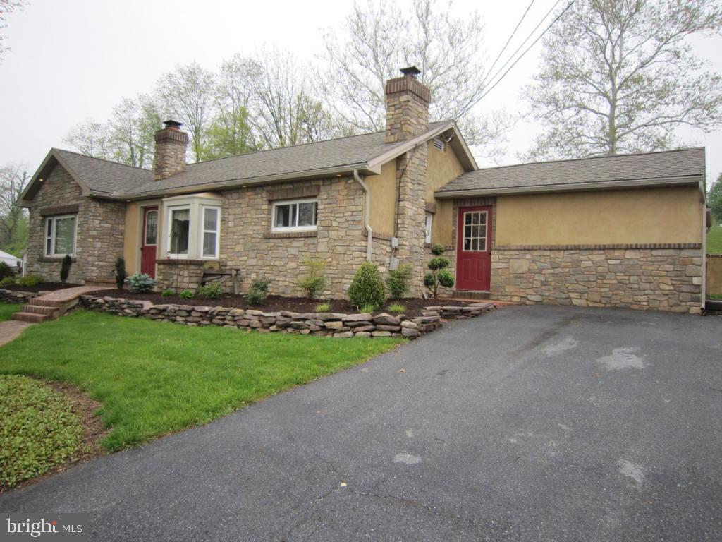 190 Clearview Road Ephrata, PA 17522 - Photo 4 of 21