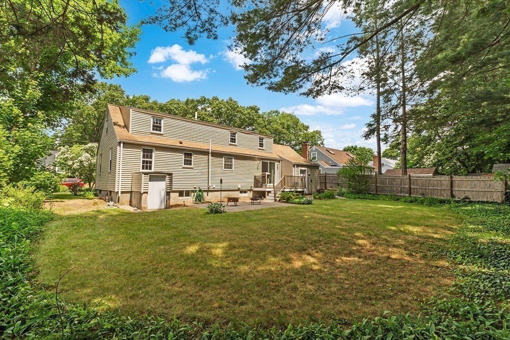 34 Londonderry Road Framingham, MA 01701 - Photo 33 of 33 a view of a large garden with plants and large trees