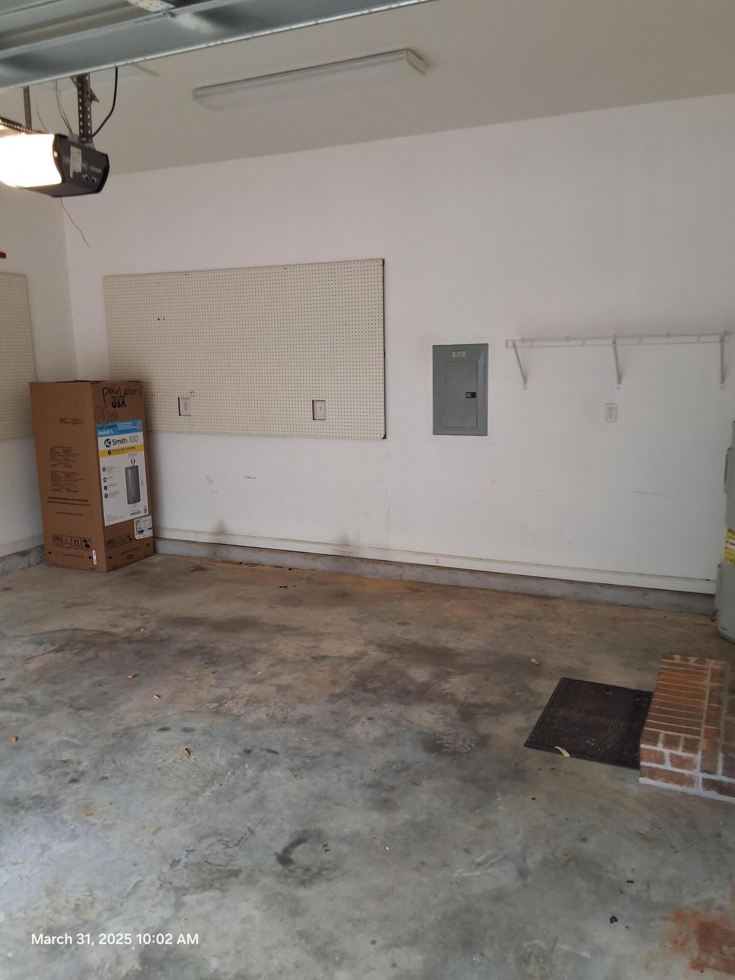 701 Georgia Street Crestview, FL 32536 - Photo 8 of 26 a view of a garage