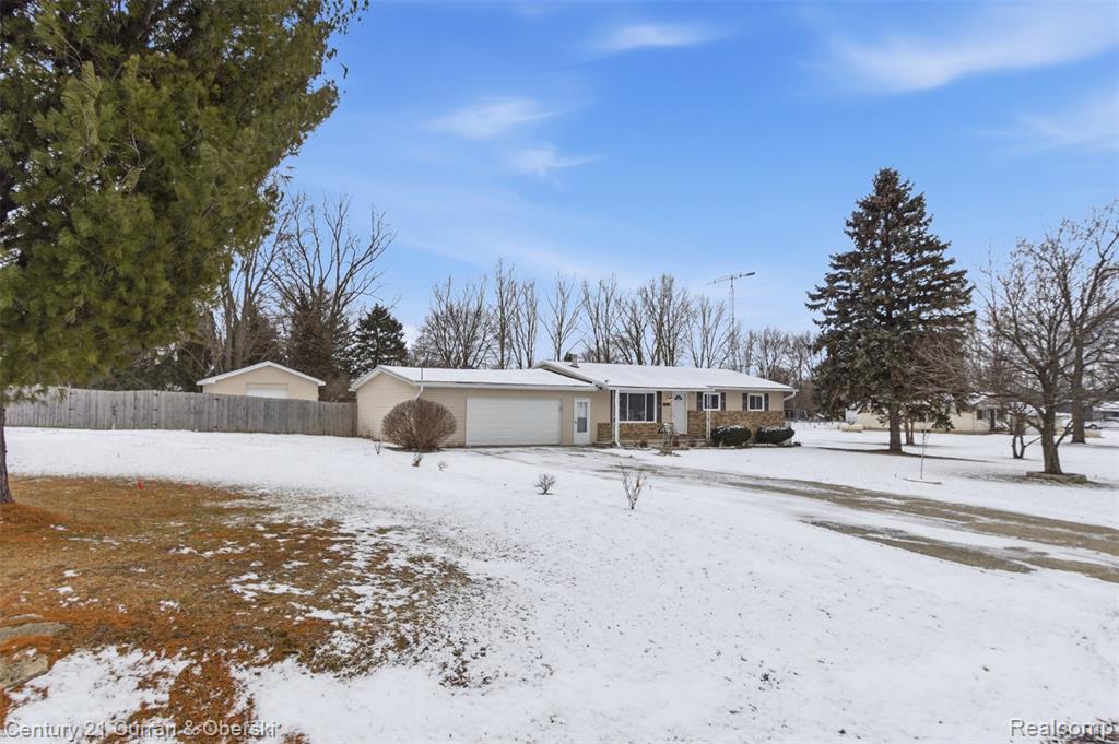 7960 Beard Road Byron, MI 48418 - Photo 2 of 23